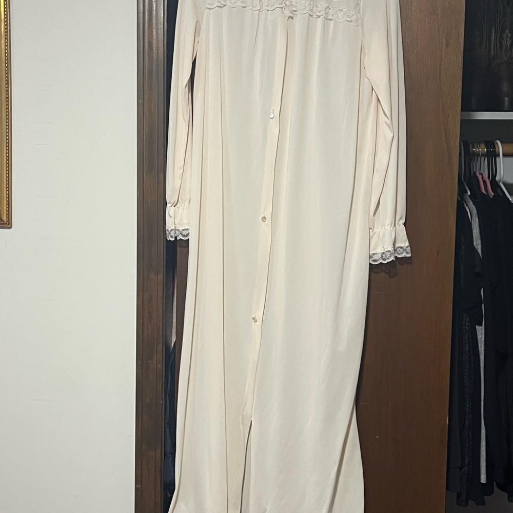 Vintage Elegant Cream Nightgown